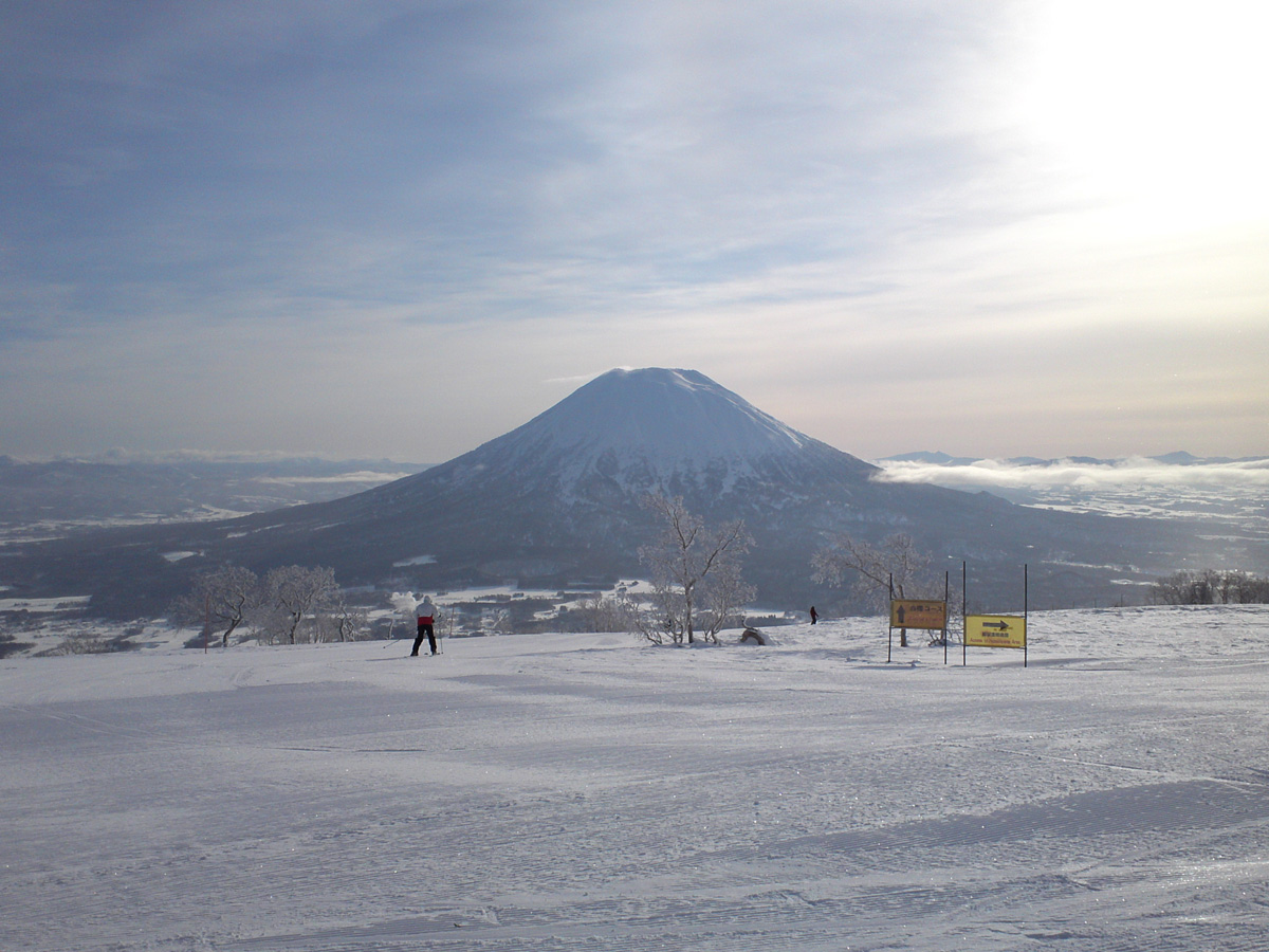 エース第3リフト降り場から羊蹄山を望む